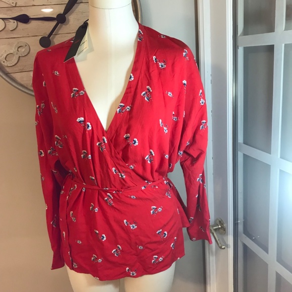 NWT Levi’s red floral viscose wrap top - Picture 2 of 16